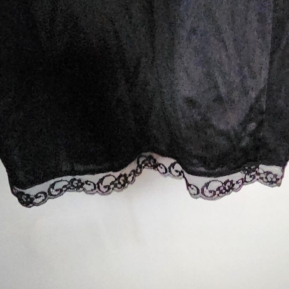 Vintage vanity fair black lace slip nightie - Picture 6 of 8
